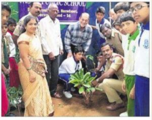 Everyone Should Participate in Promoting Greenery (2)